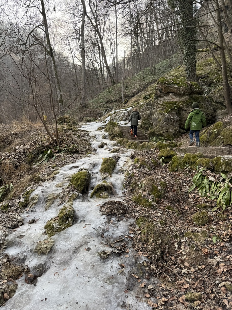 Uracher Wasserfall im Winter – Familienwanderung im Eis - Galeriebild 7
