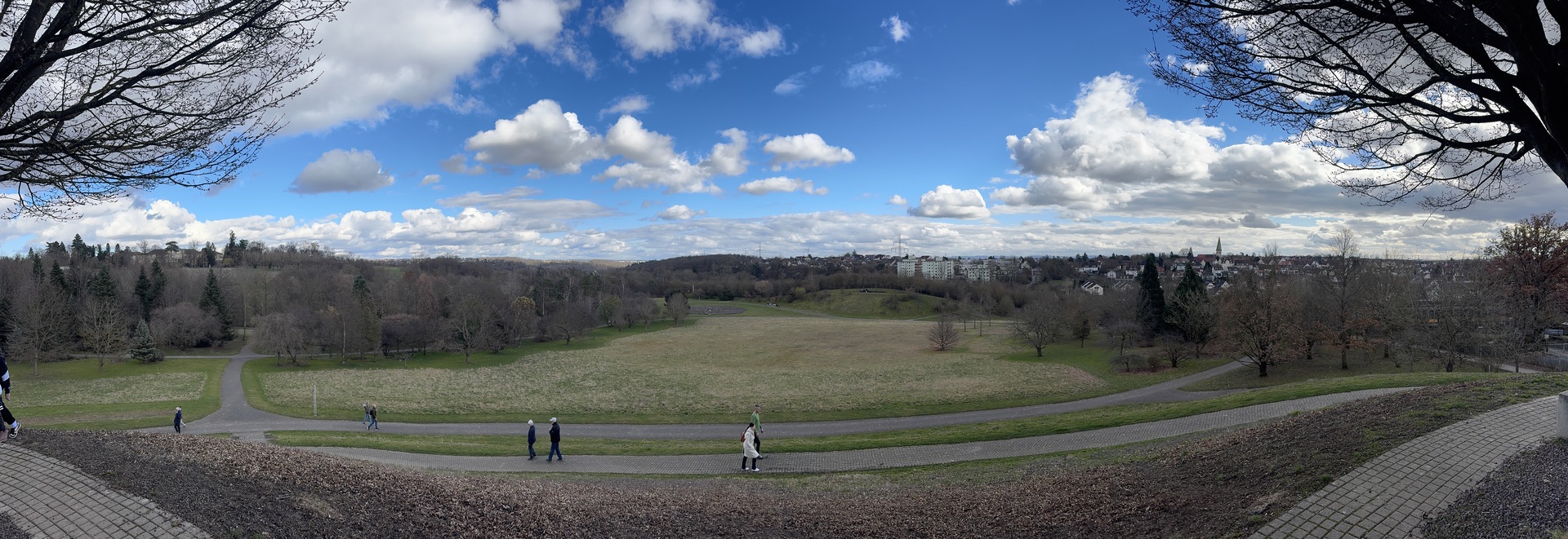 Krokusspaziergang & Schloss Hohenheim mit Familie erleben - Galeriebild 5