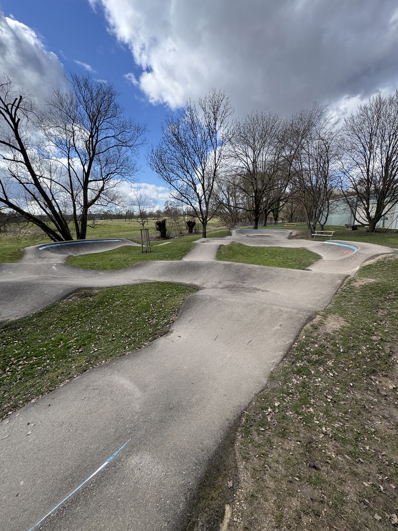 Pumptrack, Skateplatz & Spielplatz Plieningen - Galeriebild 2