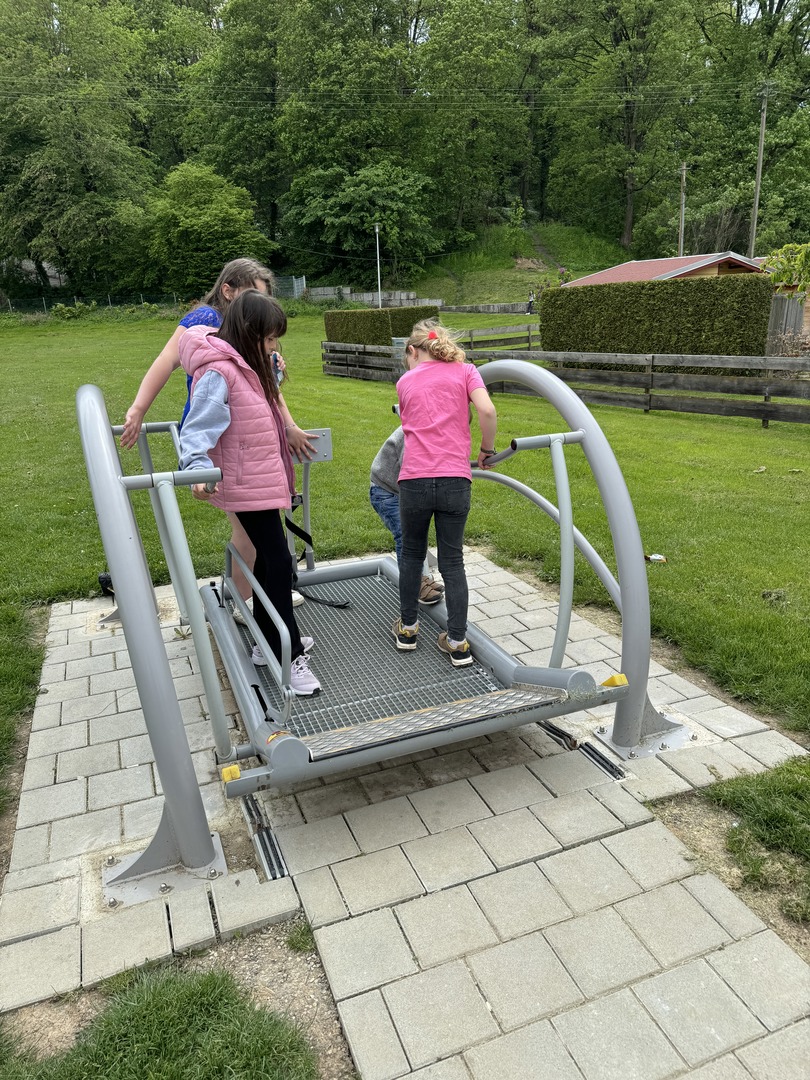 Häppy Schaukelweg Hechingen: 10 Schaukeln & Spielspaß - Galeriebild 4