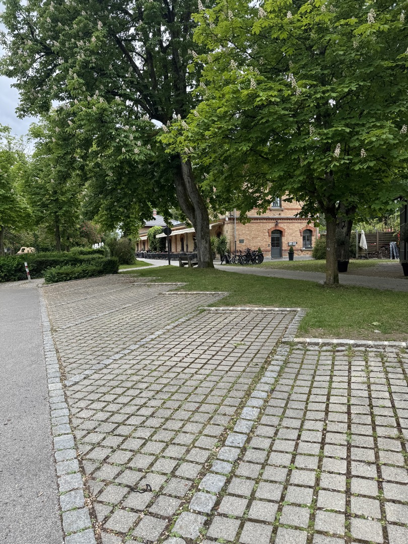 Isartaler Brauhaus Pullach – Essen, Züge & Spielplatz - Galeriebild 2