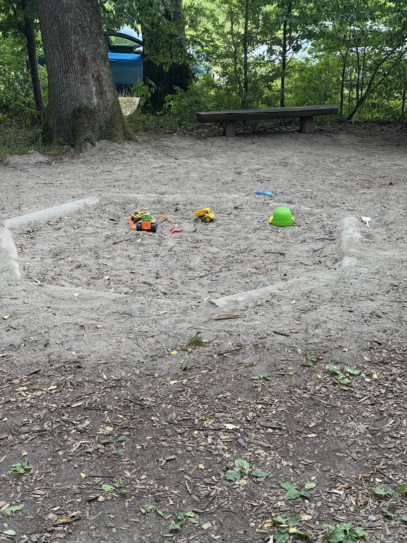 Waldspielplatz Kohlberger Straße Grafenberg – Schattiger Waldspielplatz mit riesigem Holzschiff - Galeriebild 7