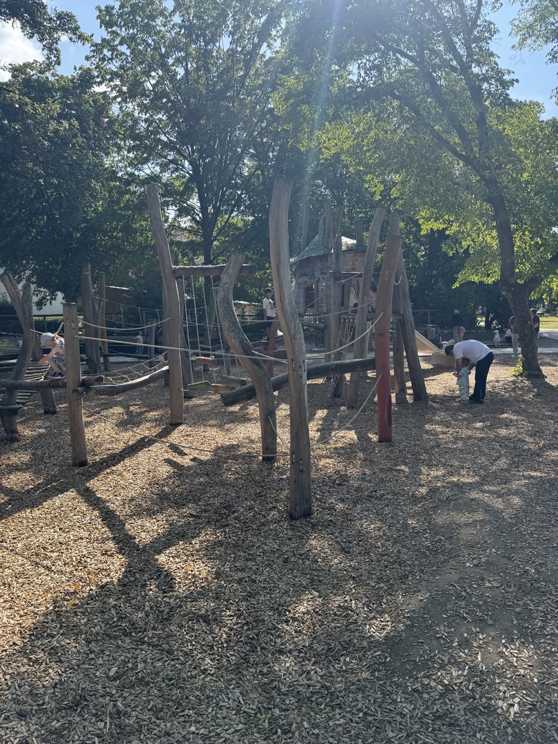 Spielplatz Siriusweg in Dürrlewang – Kletterspaß & Wasserspiel in Stuttgart - Galeriebild 2