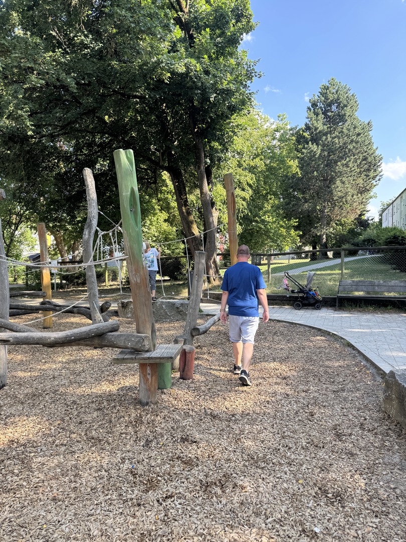 Spielplatz Siriusweg in Dürrlewang – Kletterspaß & Wasserspiel in Stuttgart - Galeriebild 12