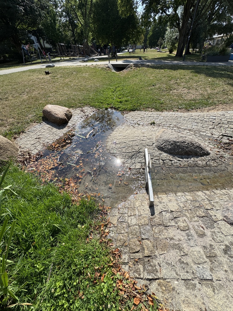 Spielplatz Siriusweg in Dürrlewang – Kletterspaß & Wasserspiel in Stuttgart - Galeriebild 3