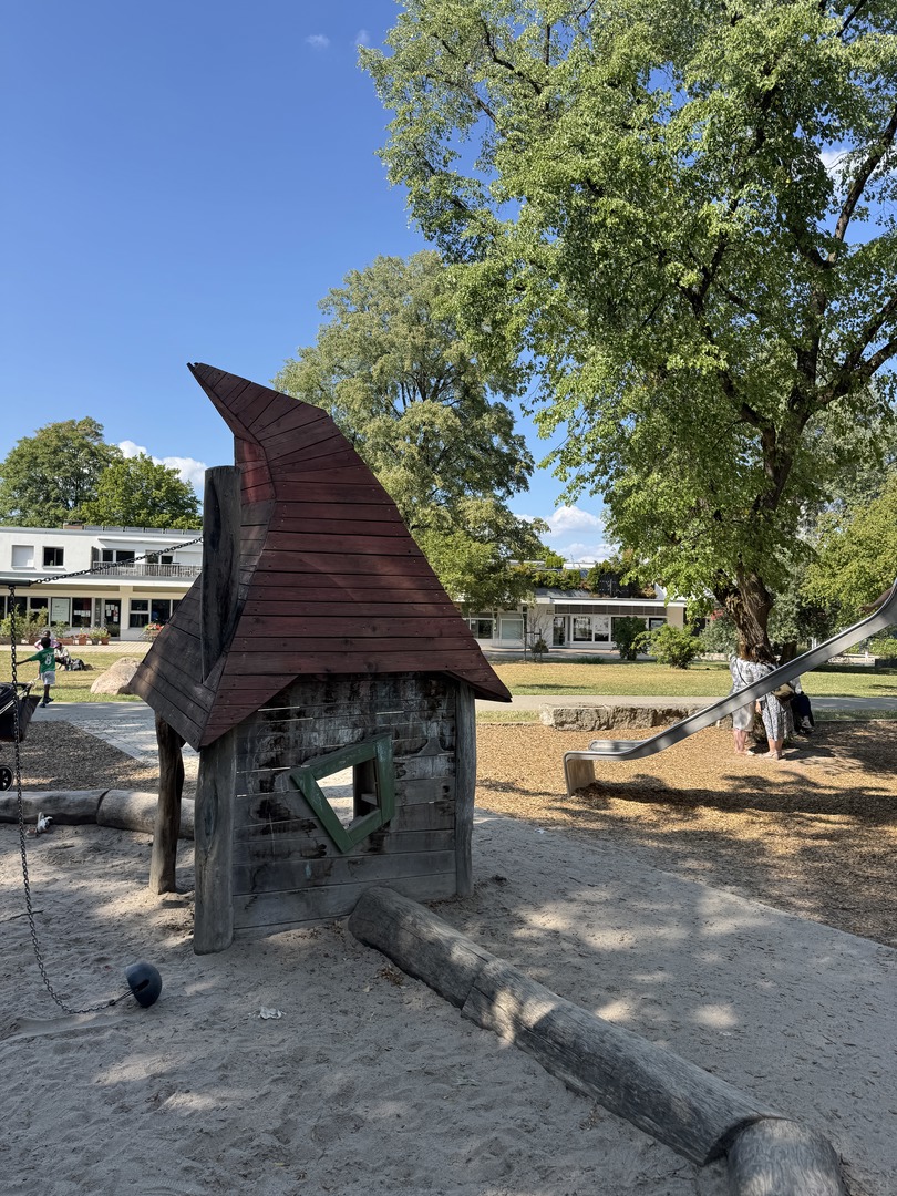Spielplatz Siriusweg in Dürrlewang – Kletterspaß & Wasserspiel in Stuttgart - Galeriebild 5
