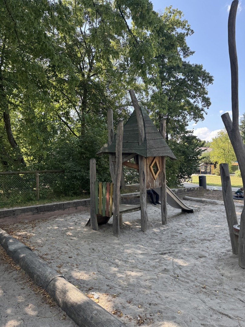 Spielplatz Siriusweg in Dürrlewang – Kletterspaß & Wasserspiel in Stuttgart - Galeriebild 6