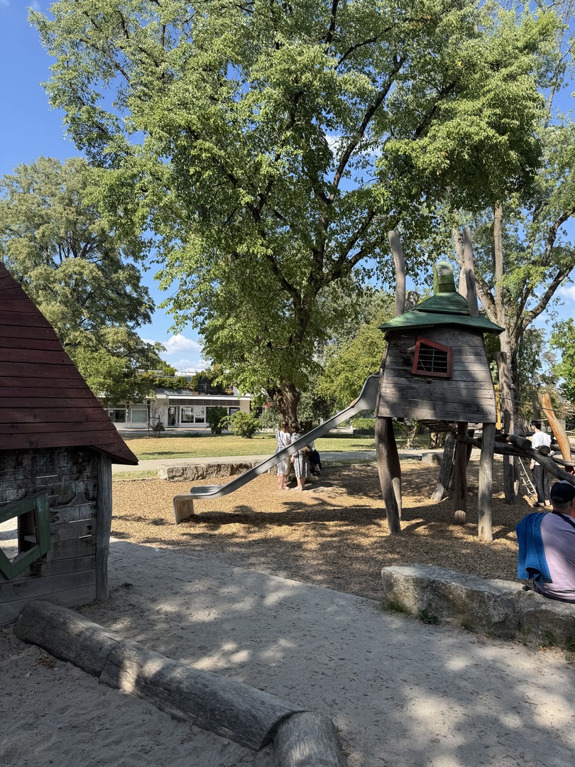 Spielplatz Siriusweg in Dürrlewang – Kletterspaß & Wasserspiel in Stuttgart - Galeriebild 9