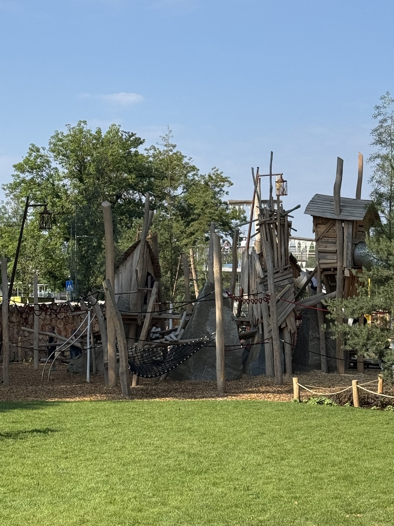Piratenspielplatz Tübingen – Wasserspaß & Kletterabenteuer - Galeriebild 1