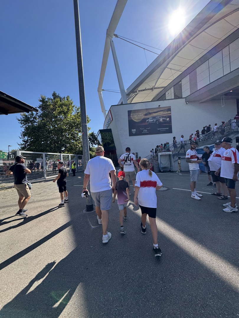 VfB Stuttgart mit Kindern – Fußball-Erlebnis in der MHP Arena - Galeriebild 3
