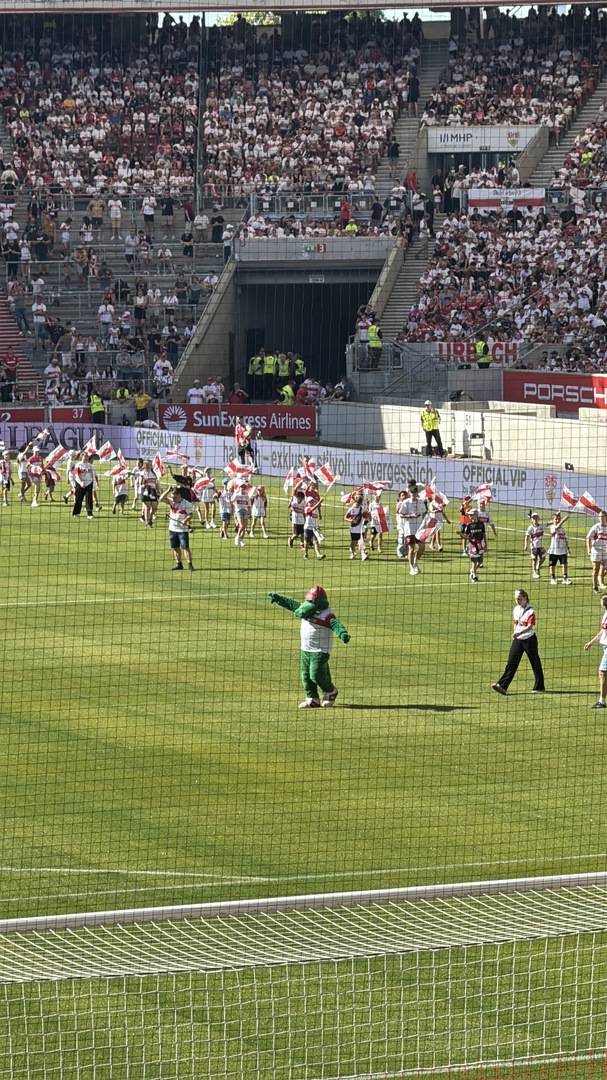 VfB Stuttgart mit Kindern – Fußball-Erlebnis in der MHP Arena - Galeriebild 6