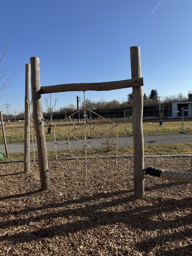 Steinzeit Spielplatz Leinfelden - Galeriebild 1