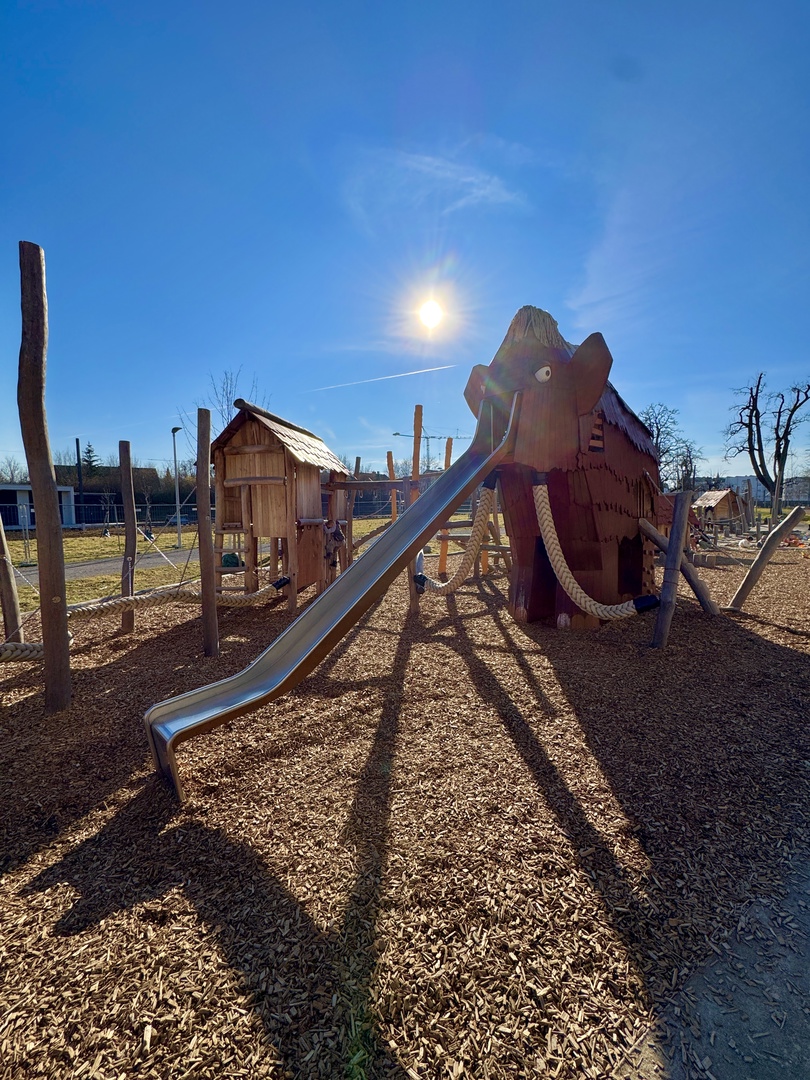 Steinzeit Spielplatz Leinfelden - Hauptbild
