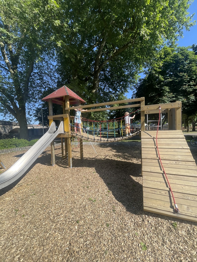 Spielplatz am Schwanengarten Neckartaiflingen - Hauptbild