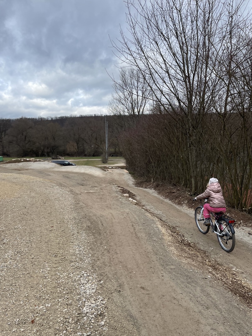 Spielplatz Neckartenzlingen Heiliger Bronn - Galeriebild 1